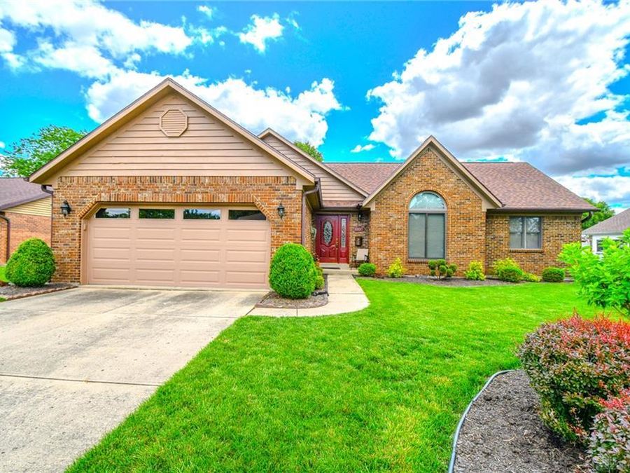 1337 Maplecrest Drive, Troy, OH 45373 Photo 1