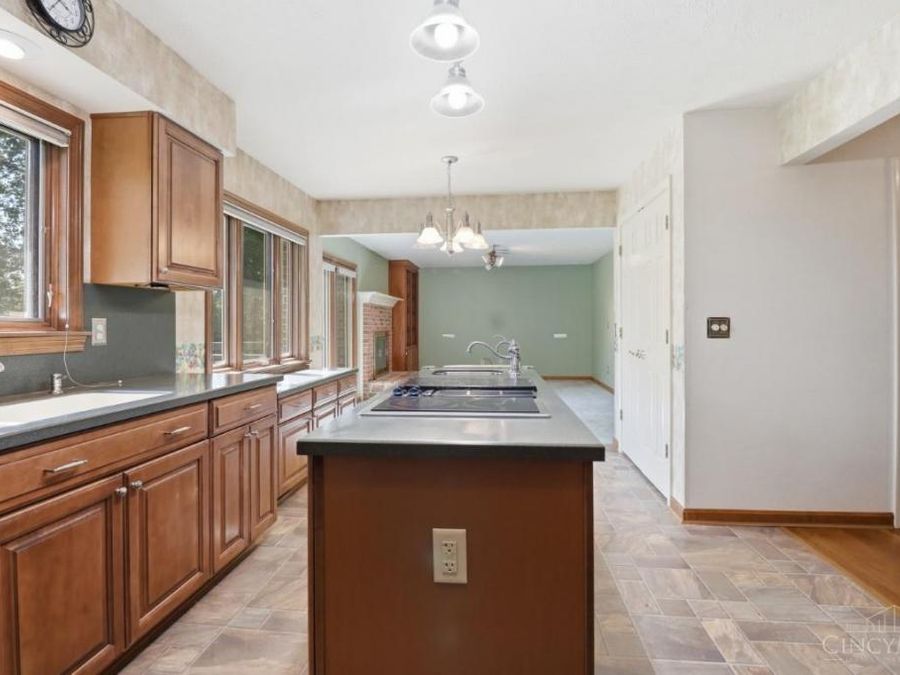 5905 Sovereign Drive, Sharonville, OH 45241 Photo 9