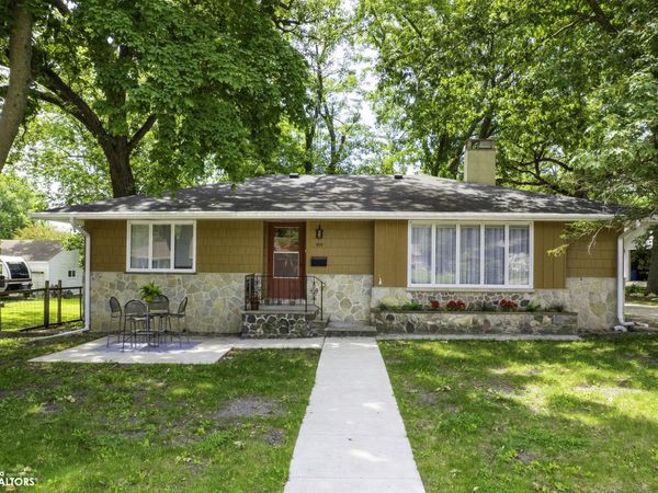 909 Main Avenue, Clear Lake, IA 50428