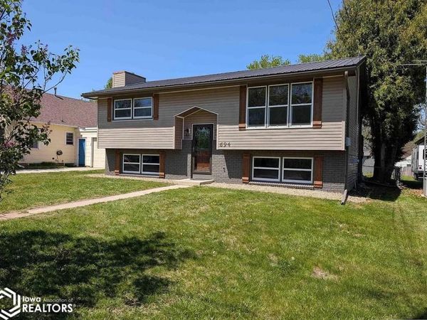694 17th Street SE, Mason City, IA 50428