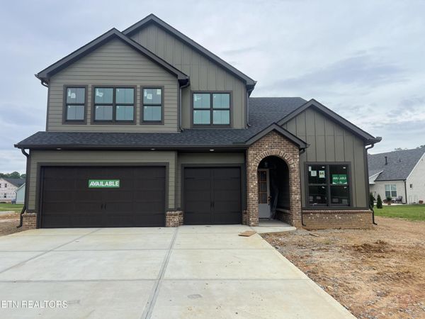 185 Sesame St, Lenoir City, TN 37772