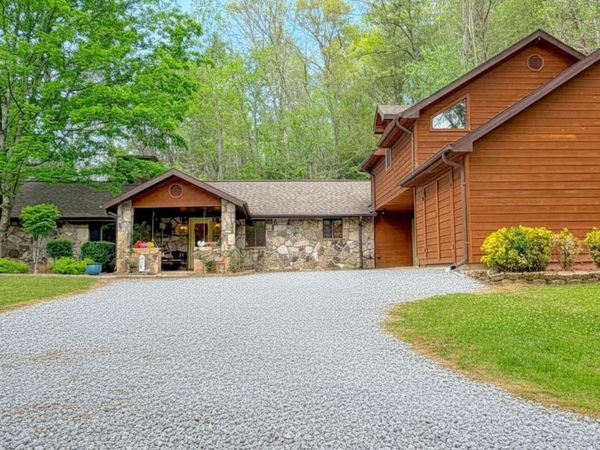 217 Seaton Drive, Gatlinburg, TN 37738