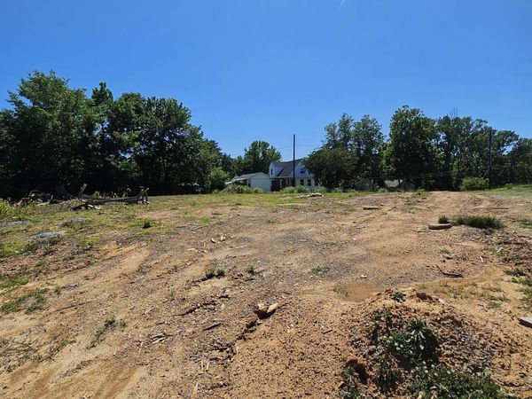 99 Charlotte Rd , Clarksville, TN 37040