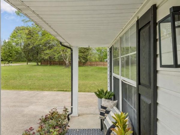 1017 Preston Dr , Burns, TN 37029