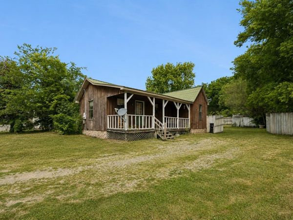 328 Murfreesboro Rd , Woodbury, TN 37190