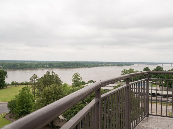 717 S RIVERSIDE DR , Unit 805/806, Memphis, TN 38103