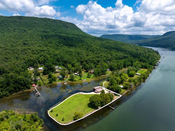 10350 Mullins Cove Road, Whitwell 37397