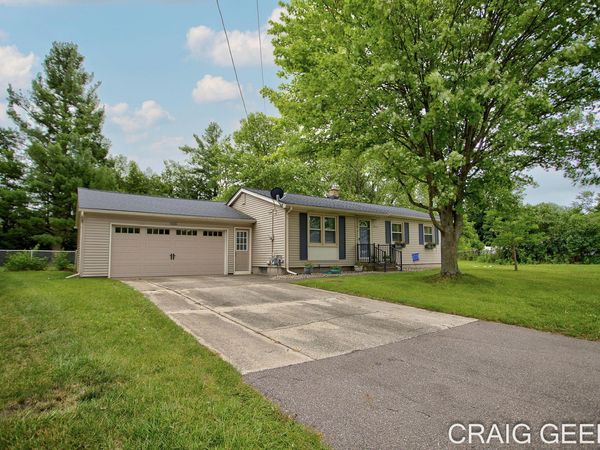2864 Mustang Court NE, Grand Rapids, MI 49525