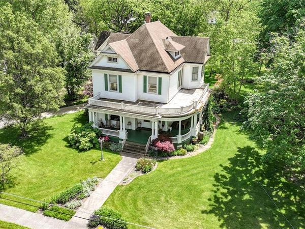 619 E Main Street , Carlinville, IL 62626
