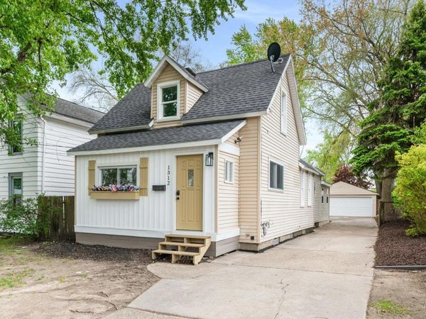 1312 Crosby Street NW, Grand Rapids, MI 49504