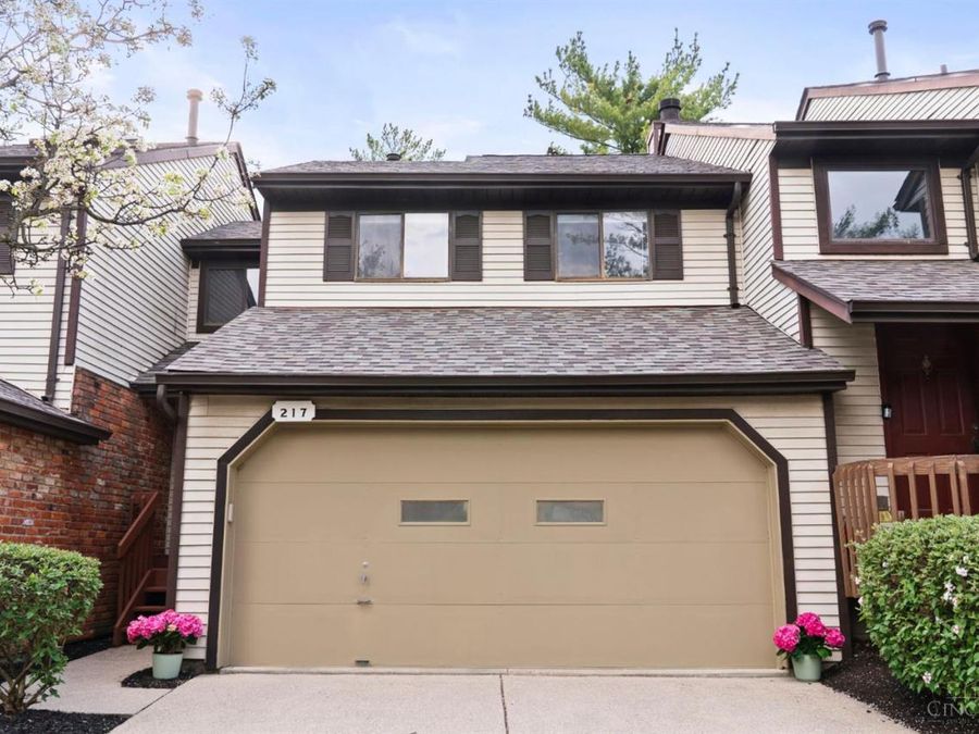 217 Droxford Court, Springdale, OH 45246 Photo 1