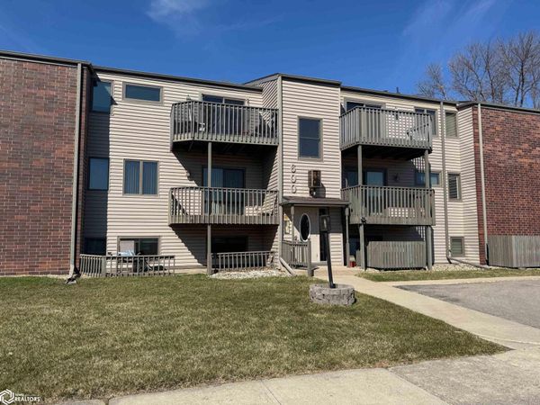 600 #A2 Briarstone Drive, Mason City, IA 50401
