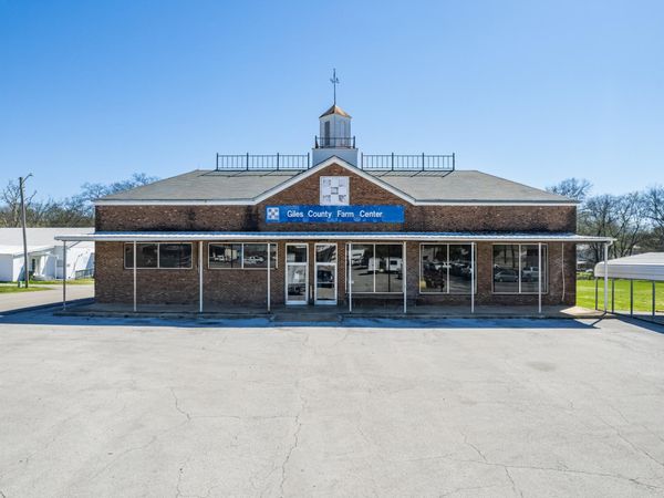 445 N 1st St , Pulaski, TN 38478
