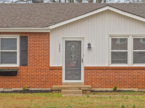 1502 Falcon Dr , Clarksville, TN 37042