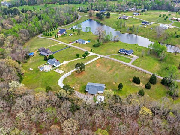 55 Sunshine Cv , Scotts Hill, TN 38374
