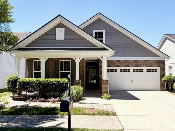 1928 Stonewater Dr , Hermitage, TN 37076