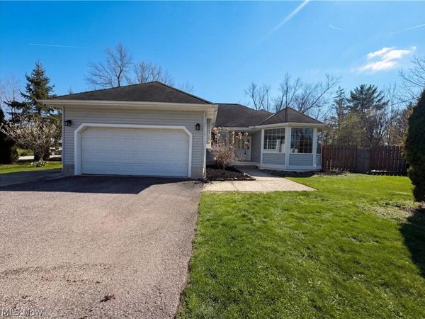 7049 Woodland Avenue , Chagrin Falls, OH 44023
