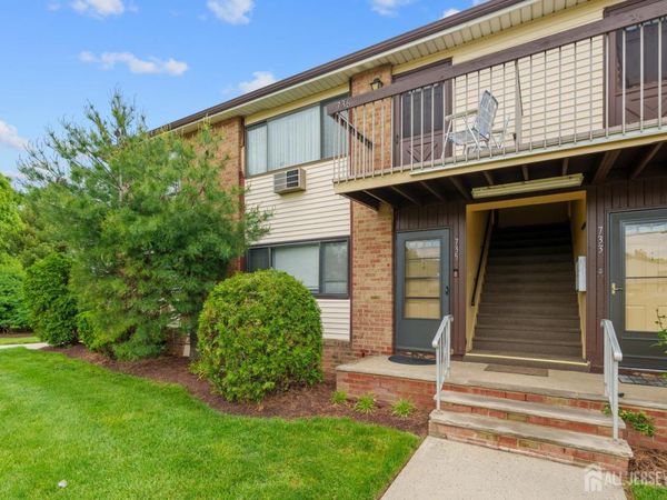 735 Cricket Lane , Woodbridge, NJ 07095
