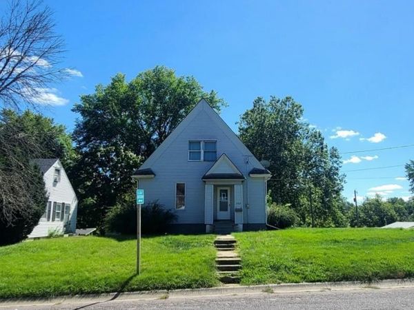 302 K Avenue, Oskaloosa, IA 52577