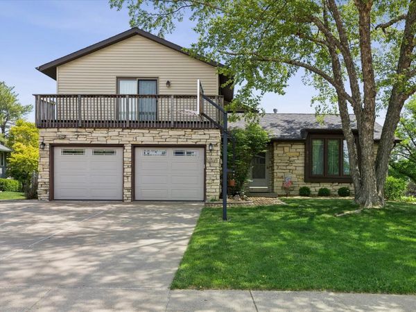 3160 Hartford Drive, Bettendorf, IA 52722