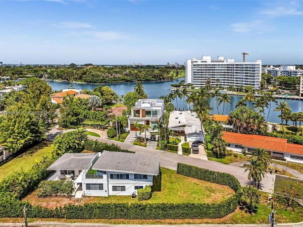 9257 Bay Dr , Surfside, FL 33154