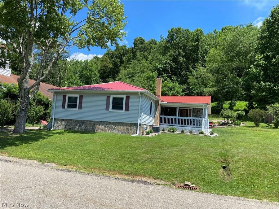 2103 Wainwright Road SE, New Philadelphia, OH 44663 Photo 1