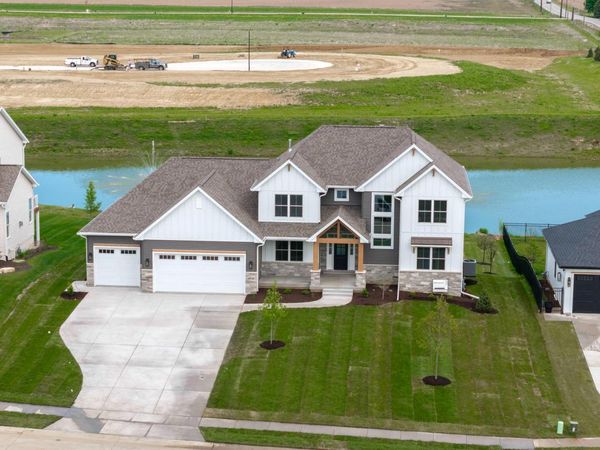6928 Wilderness Pointe , Bettendorf, IA 52722