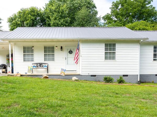 3135 Arthur Walker Rd, Maryville, TN 37803