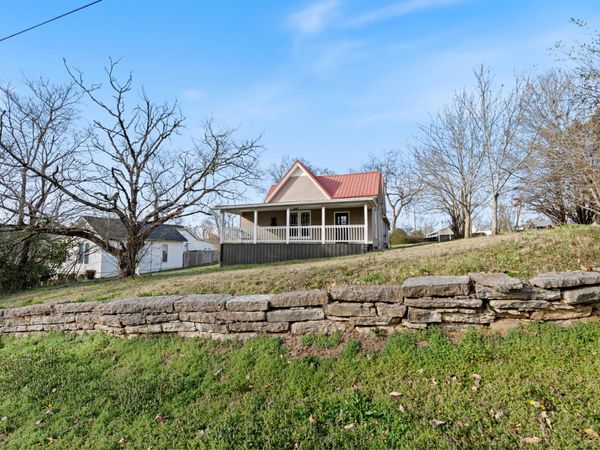 126 W End Ave , Centerville, TN 37033