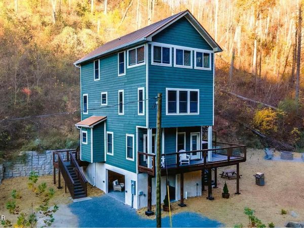 569 Baskins Creek Road , Gatlinburg, TN 37738