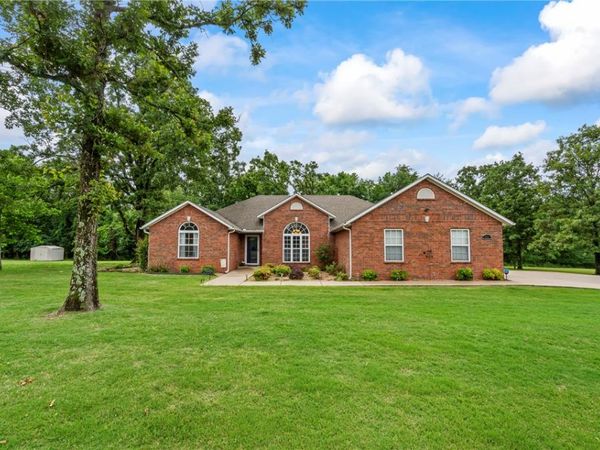 618 E Rush Road , Siloam Springs, AR 72761