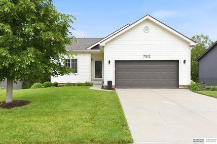 7512 S 101st Street, La Vista, NE 68129