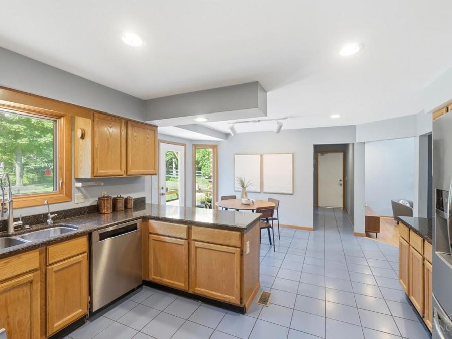 8173 Red Mill Drive, West Chester, OH 45069 Photo 12