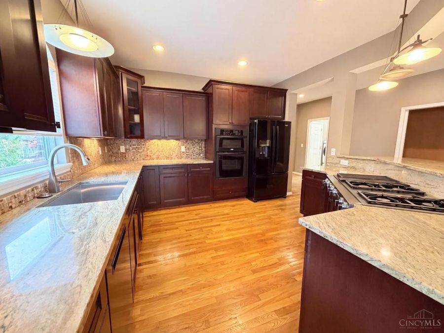 8016 Stonegate Drive, Anderson Township, OH 45255 Photo 2
