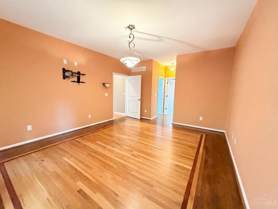 8016 Stonegate Drive, Anderson Township, OH 45255 Photo 4