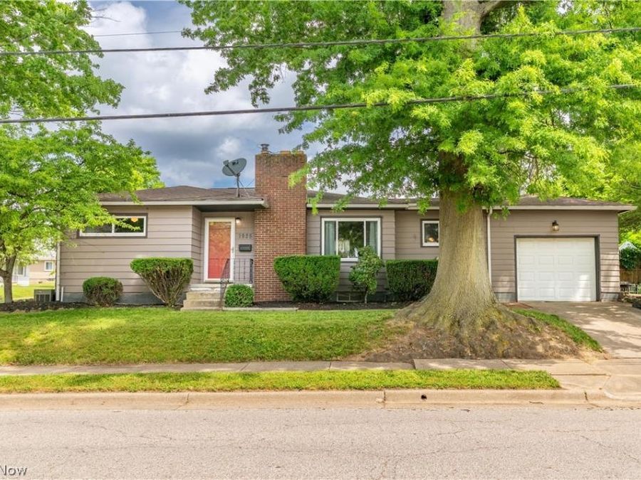 1925 Quayle Drive , Akron, OH 44312 Photo 1