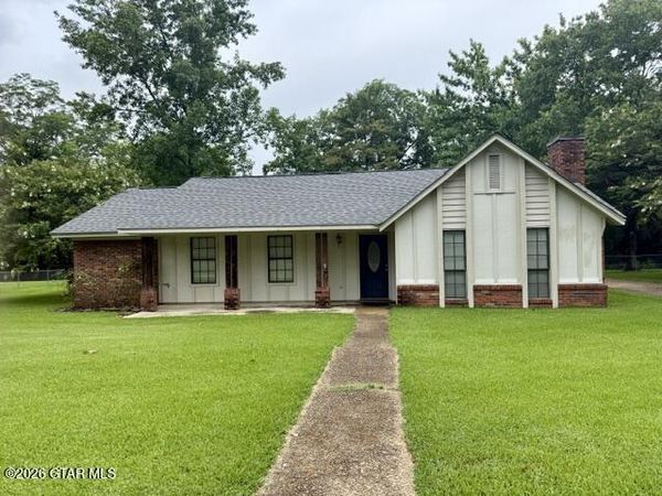 2806 Plum, Starkville, MS 39759