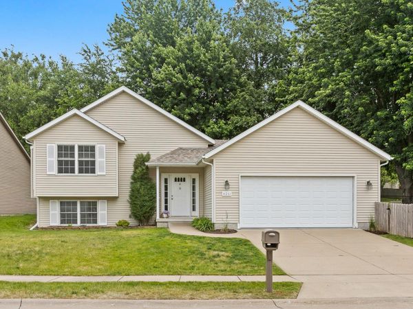 6211 N Clark Street , Davenport, IA 52806