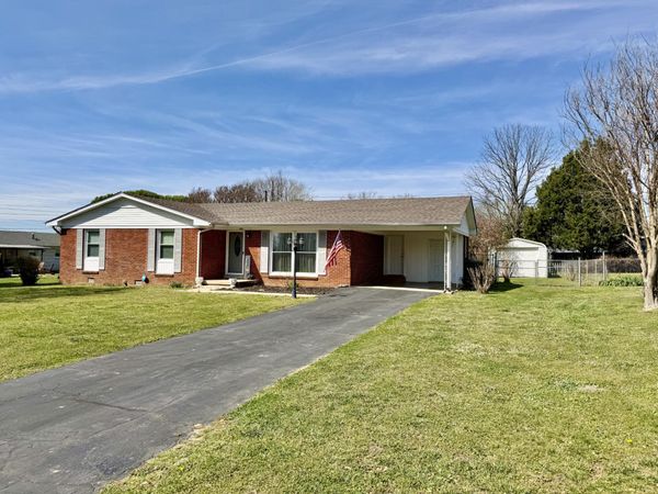 402 Hoffman St , Lawrenceburg, TN 38464