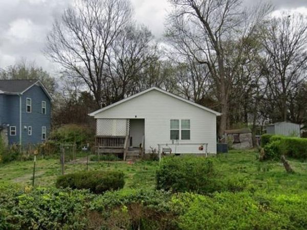 721 Oak St , Manchester, TN 37355