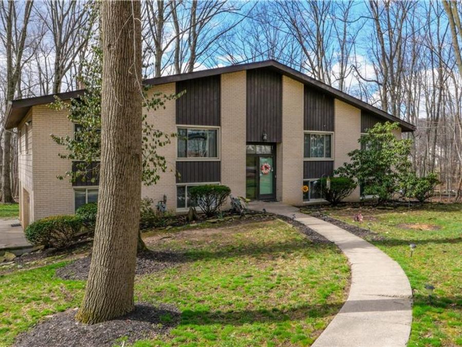 447 Spring Grove Drive , Tallmadge, OH 44278 Photo 1