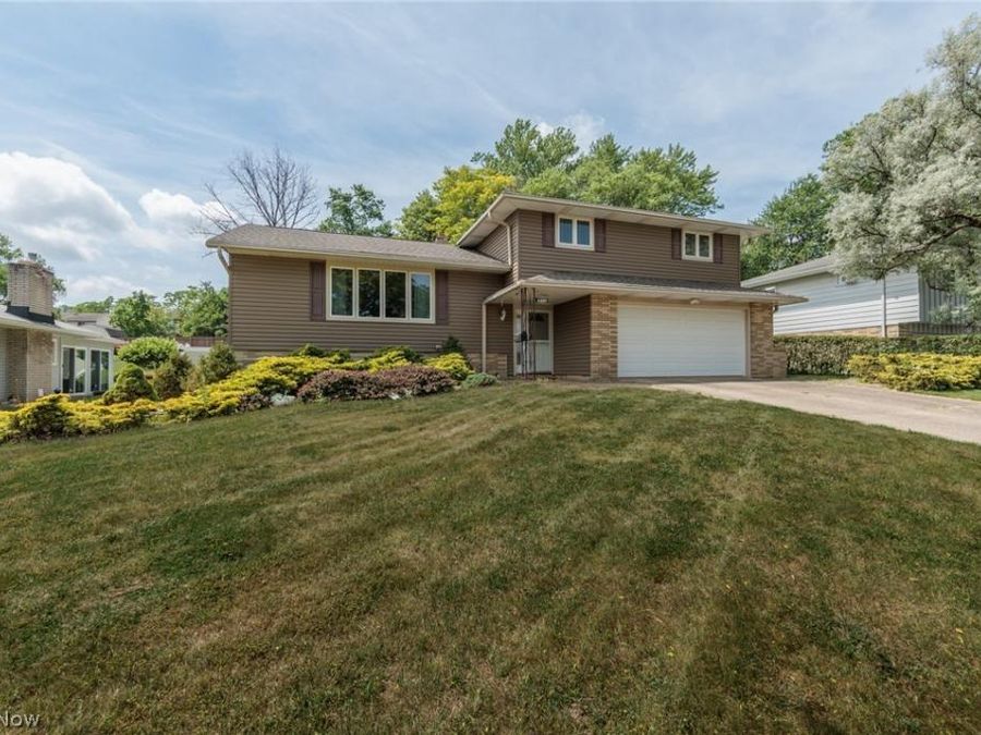 2207 Jacqueline Drive , Parma, OH 44134 Photo 1