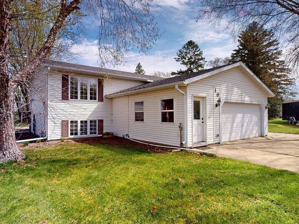 101 9th Avenue NE, Dodge Center, MN 55927
