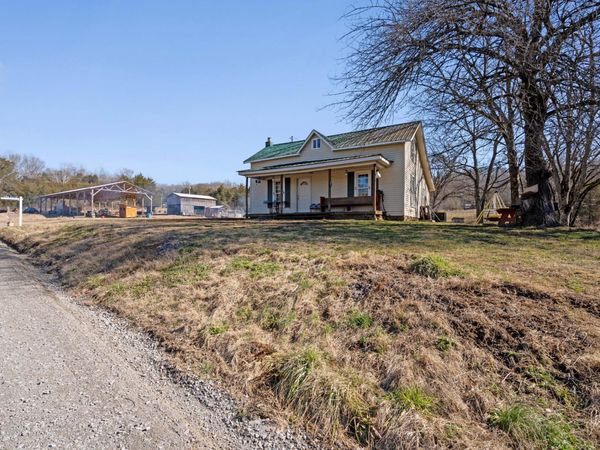 448 Holder Branch Ln , Hartsville, TN 37074