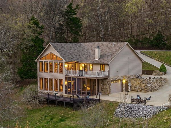 525 Harbor Dr , Lancaster, TN 38569