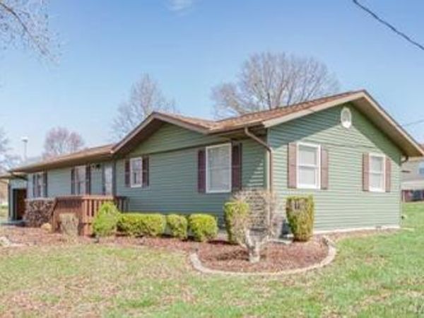 1458 N Carlyle Road , Vandalia, IL 62471