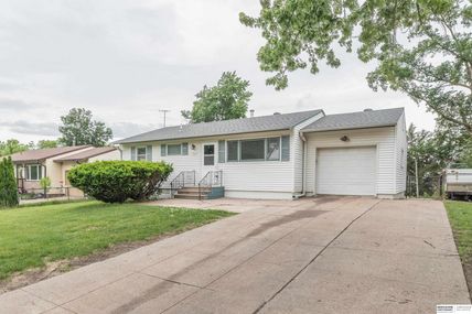 7602 S 35th Street, Bellevue, NE 68147