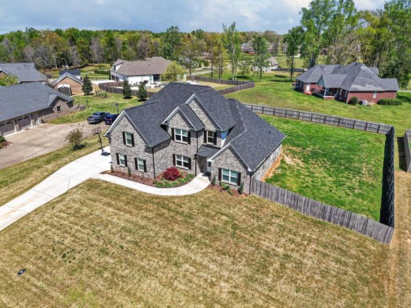 27 Hancock Rd , Fayetteville, TN 37334
