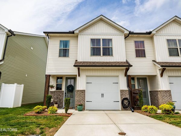 305 Harper Village Way , Lenoir City, TN 37771