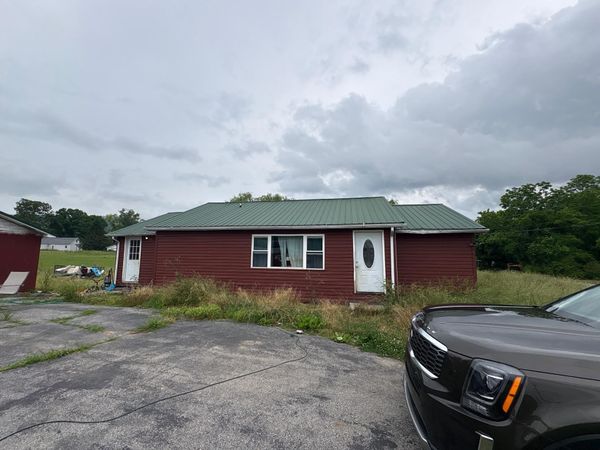 1321 Fairview Rd , Harriman, TN 37748